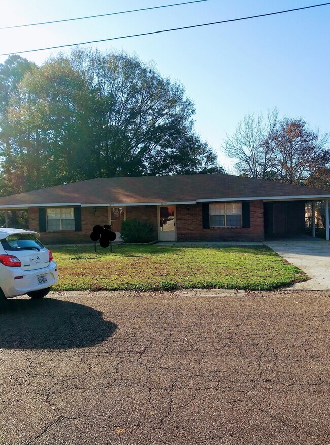 Primary Photo - 509 Maxine Ave