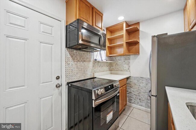 Building Photo - 1039 W Russell St