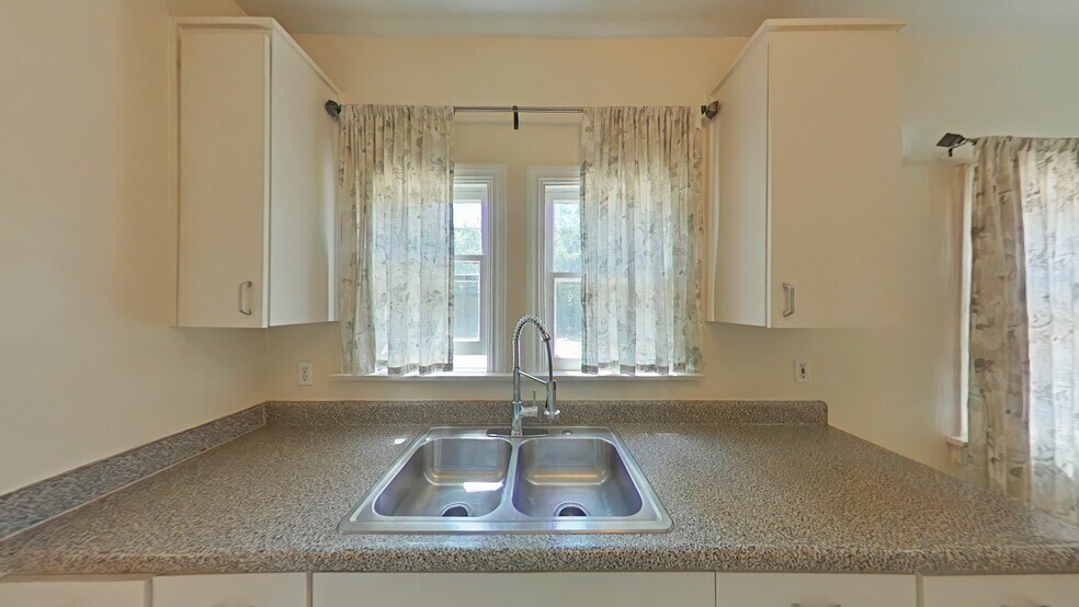 Kitchen - 207 W Windsor Rd