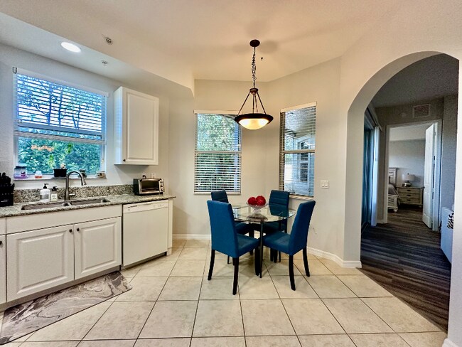 Building Photo - 1335 Mariposa Cir