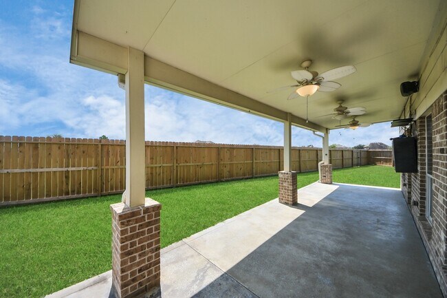 Building Photo - 8602 Briar Oaks Ln