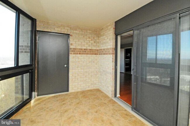 Building Photo - 8370 Greensboro Dr