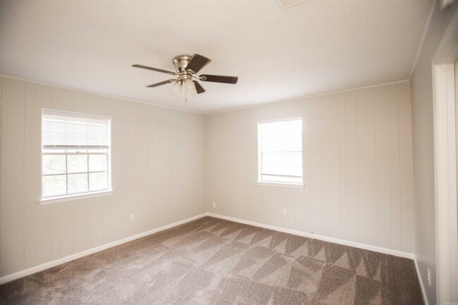 Building Photo - 2100 Virginia Dr