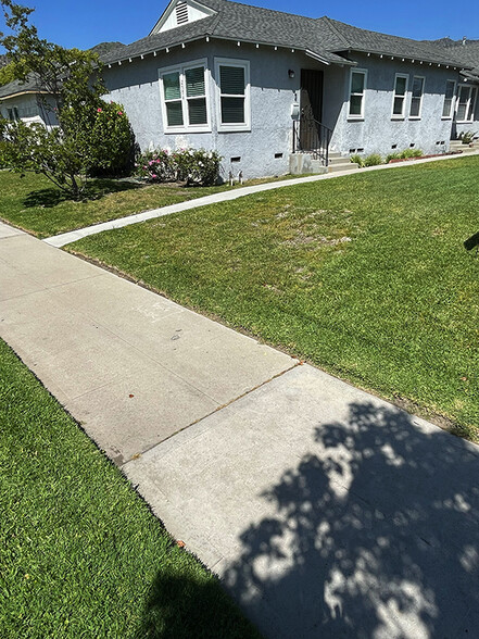 walkway - 2576 N Buena Vista St