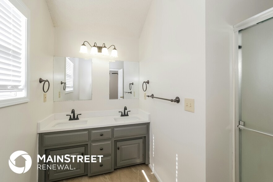 Building Photo - 16353 S Brentwood St