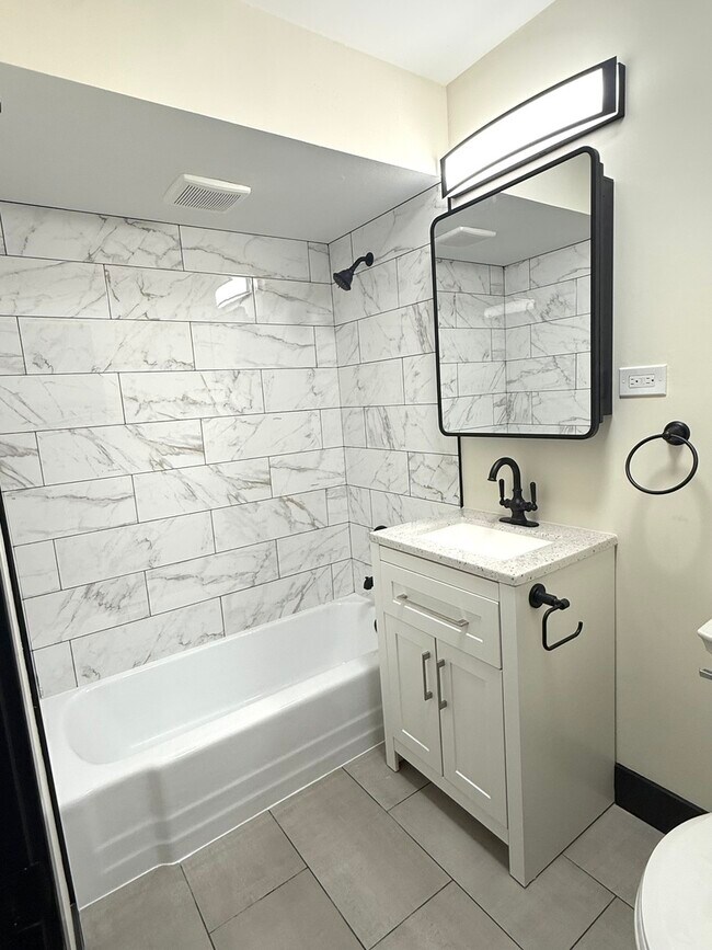 Building Photo - 1115 E Algonquin Rd