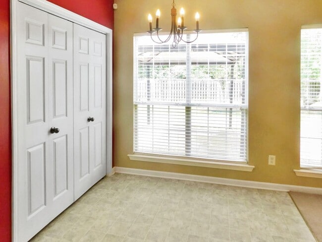 Building Photo - 308 Park Village Dr