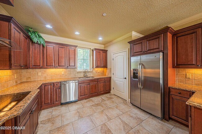 Building Photo - 5090 Riverside Dr