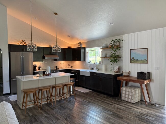 Building Photo - 301 Sandy Ridge Rd