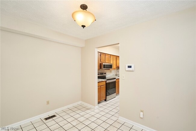 Building Photo - 7149 W Cross Creek Trail