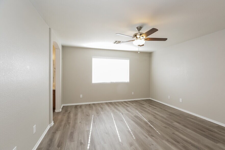 Building Photo - 10355 W Sunflower Pl