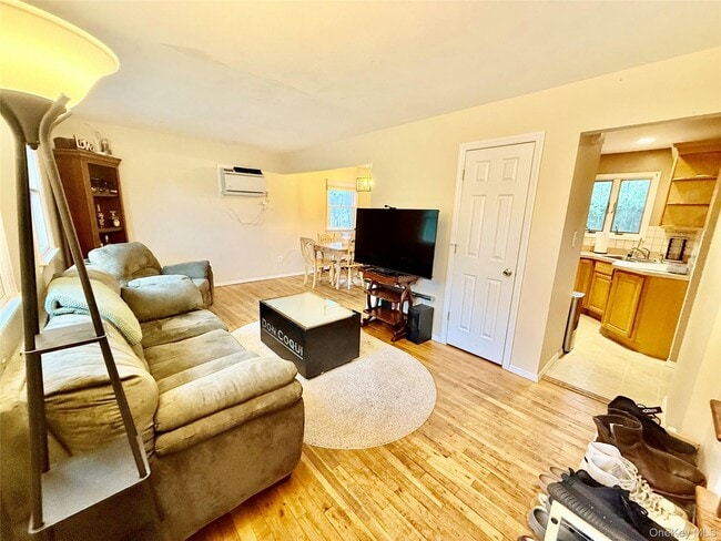 Building Photo - 22 Van Wicklen Ct