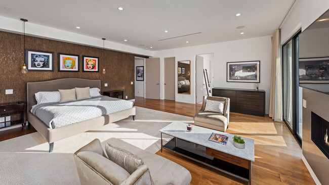 Building Photo - 623 N Edinburgh Ave