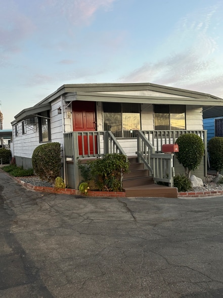 Building Photo - 435 E Gardena Blvd
