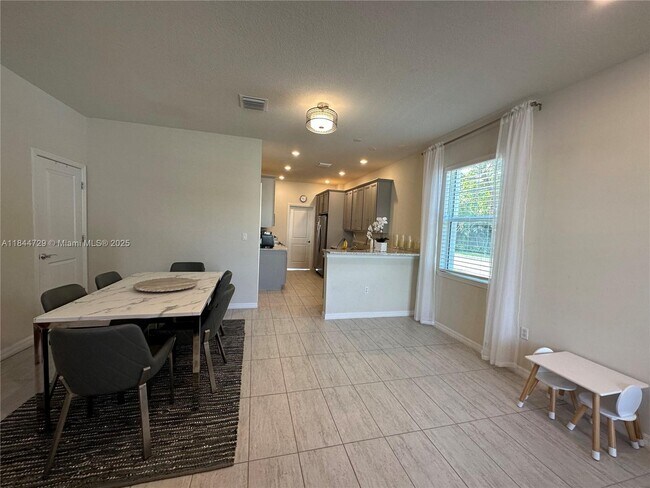 Building Photo - 4950 Eucalyptus Dr