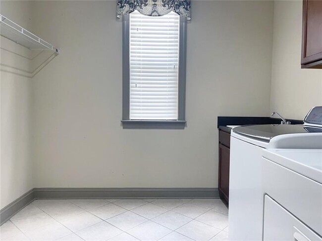 Building Photo - 6510 Bentley Ridge Dr