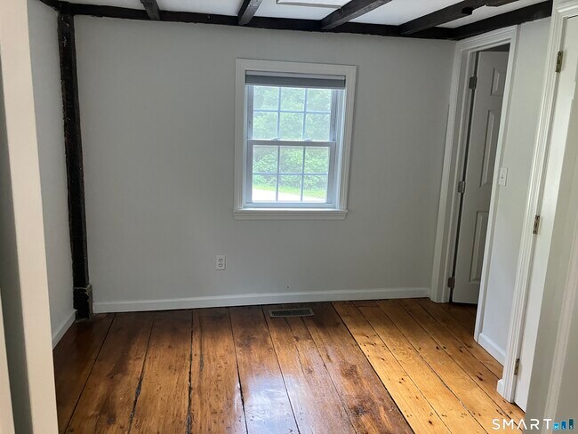 Building Photo - 490 Danbury Rd