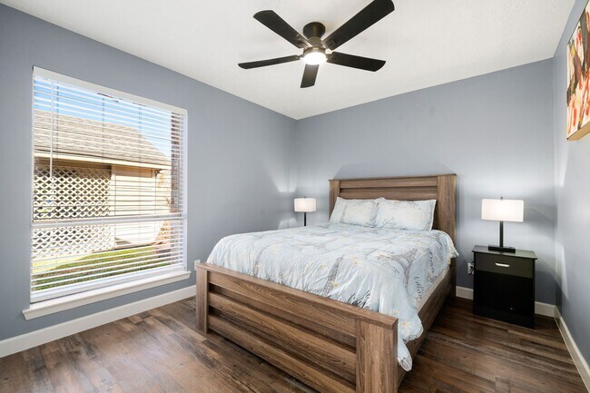 Building Photo - 12805 Westpark Dr