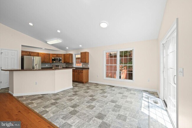 Building Photo - 686 Lake Caroline Dr