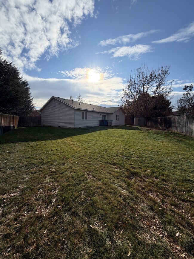 Building Photo - 2067 S Linda Vista Pl