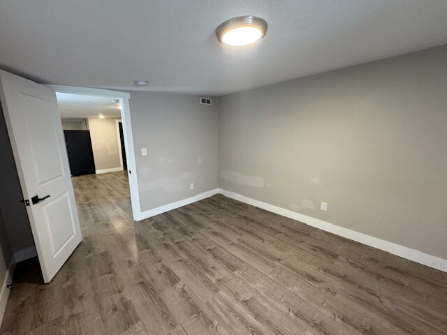 Building Photo - One-Bed Ground Floor Apartment - Edgewater...