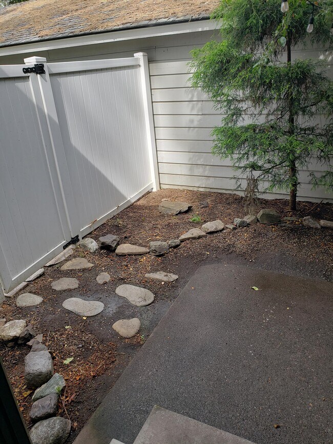 Building Photo - 623 E Whispering Pines Ln