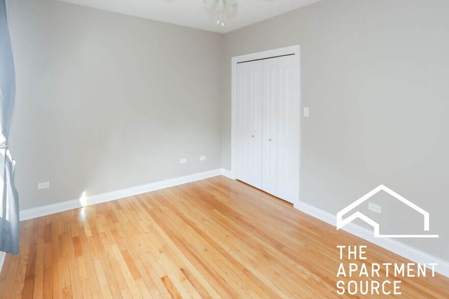 Building Photo - 3810 N Marshfield Ave