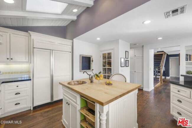 Building Photo - 987 Brookview Ave