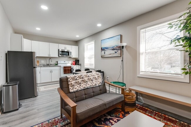 Building Photo - 407 N 3 1/2 Ave