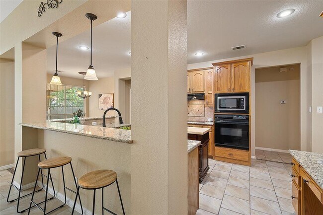 Building Photo - 1502 Azalea Dr