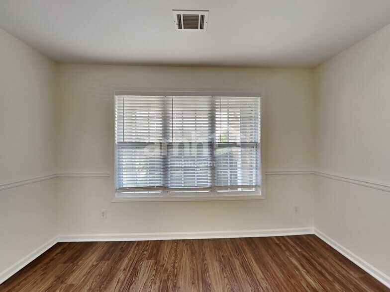 Building Photo - 6250 Mulberry Park Dr