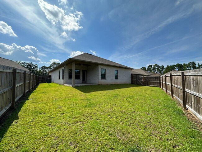 Building Photo - 4 Bedroom 3 Bath Craftsman Style Home off Beulah Rd!