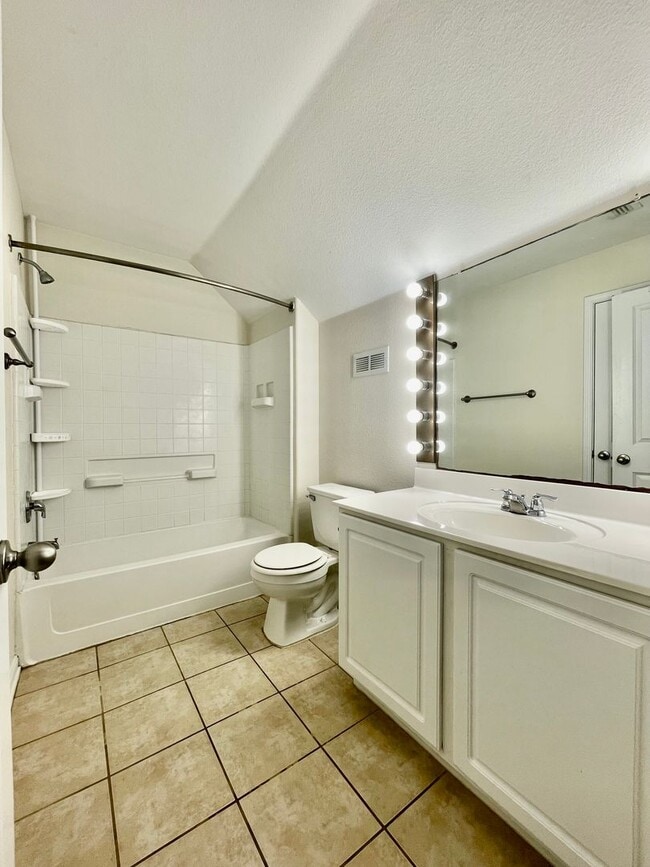 Building Photo - Superb Suburban Space! Multiple Living areas!