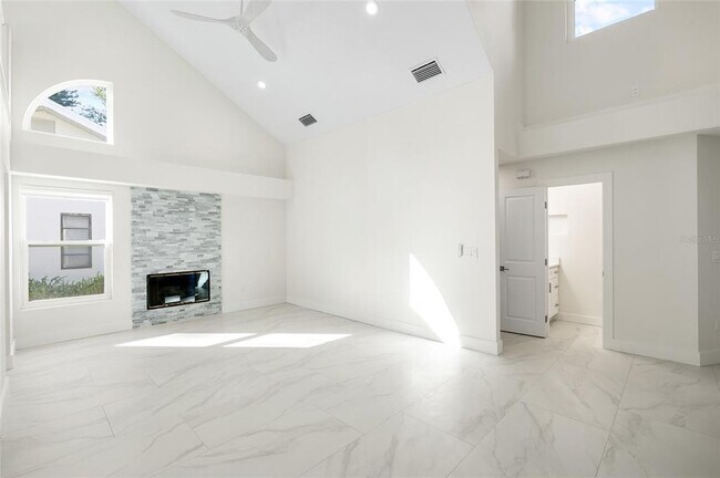 Building Photo - 1801 Laurence Ct