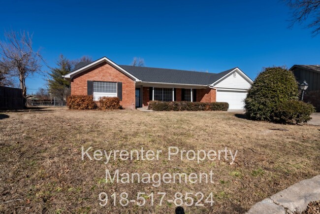 Building Photo - 4 Bedroom Home Available For Immediate Move In!!