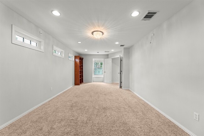 Building Photo - 14115 River Forest Dr