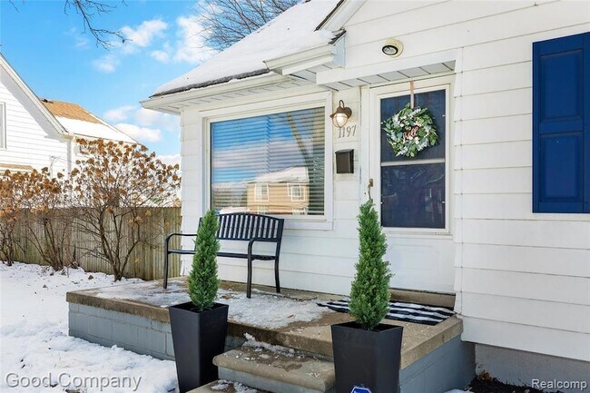 Building Photo - 1197 Catalpa Dr