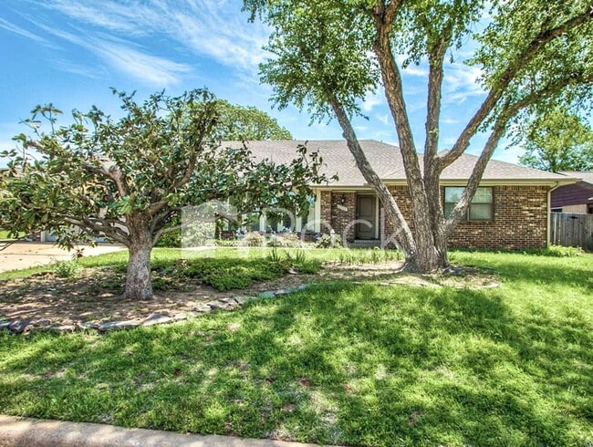 Building Photo - 12508 High Meadow Dr