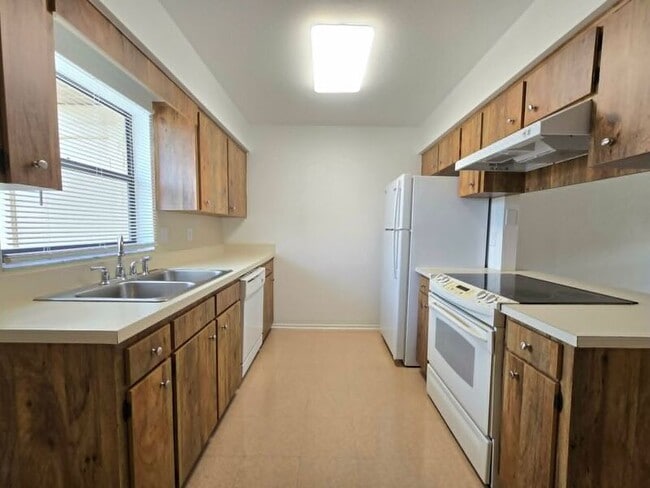 Building Photo - 3940 Spoonbill Ct