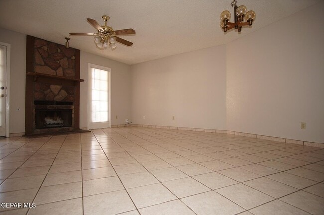 Building Photo - 1587 Bengal Dr