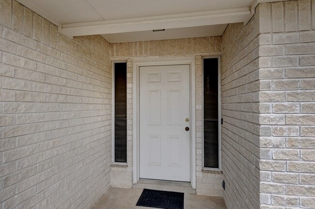 Building Photo - 212 Oak Hill Dr