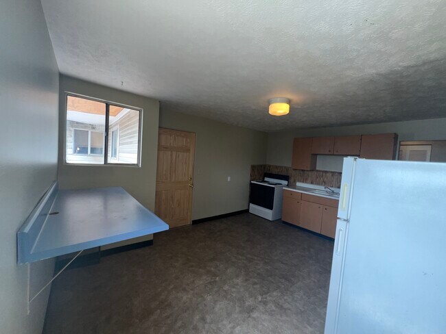 Building Photo - 624 Monongahela Ave