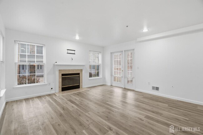 Building Photo - 116 Chariot Ct