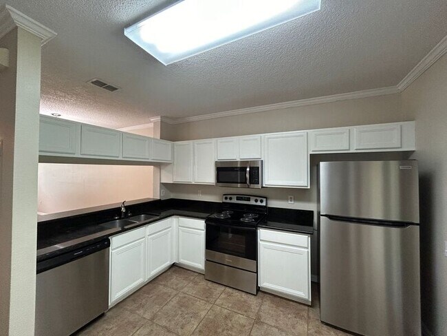 Building Photo - 12477 Berkeley Square Dr