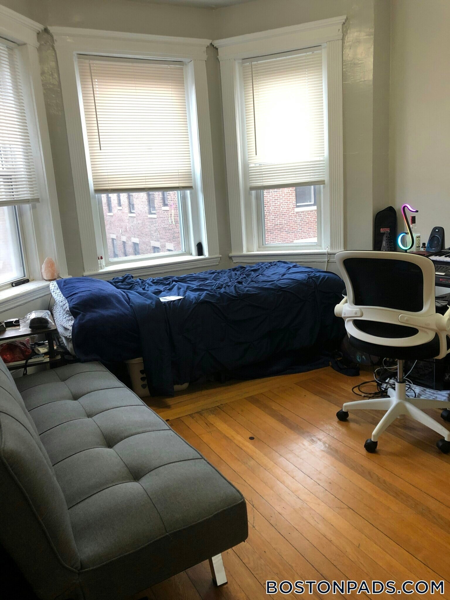 Building Photo - 463 Park Dr