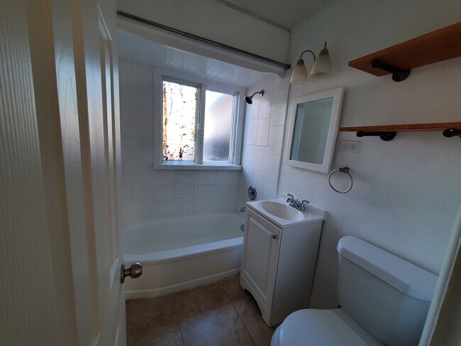 Building Photo - 3 Bed Home in Denver's Athmar Park