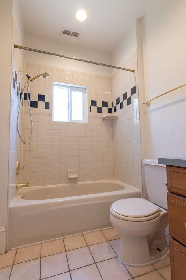 Building Photo - 5534 N Missouri Ave