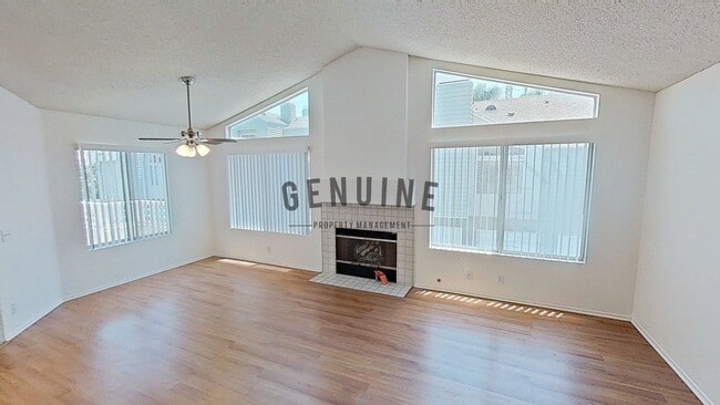 Building Photo - Charming 1Bd Upstairs Condo w/ Den & Garage
