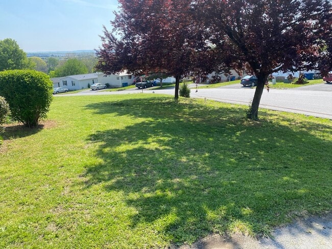 Building Photo - 3 Bedroom, 2 Bath Manufactured Home in Highland Manor