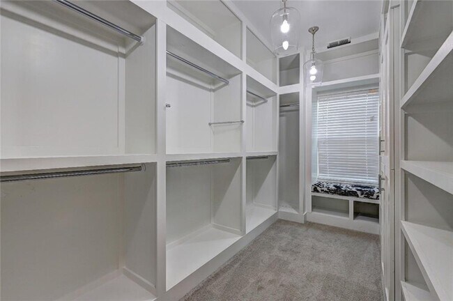 Building Photo - 4527 Bridgeway Rd